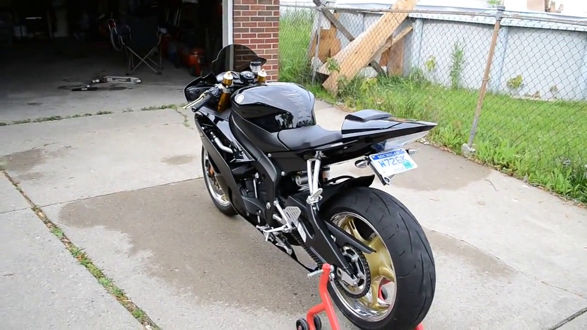 09 Yamaha R6 "Black and Gold" - video Dailymotion
