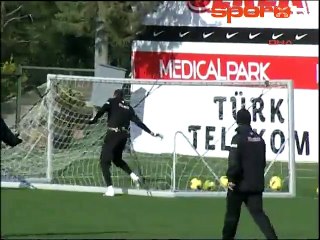 Galatasaray antrenmanında korkutan kaza!