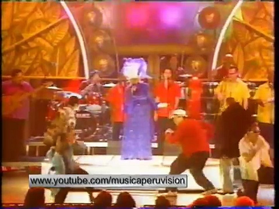 CELIA CRUZ- GRAMMY 2002 " LA NEGRA TIENE TUMBAO "