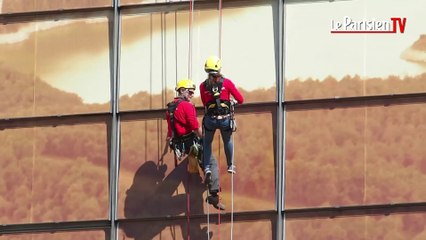 On a testé la descente en rappel d'une façade à la Défense