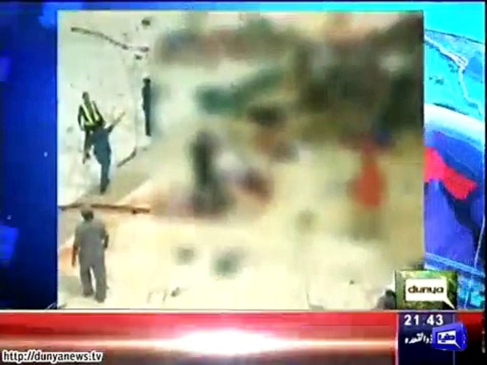 Crane falls due to strong windstorm in Makkah, several persons injured.