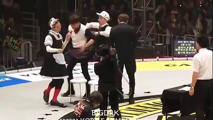 G Dragon mặc váy  ăn thua đủ  ngay trên sân khấu