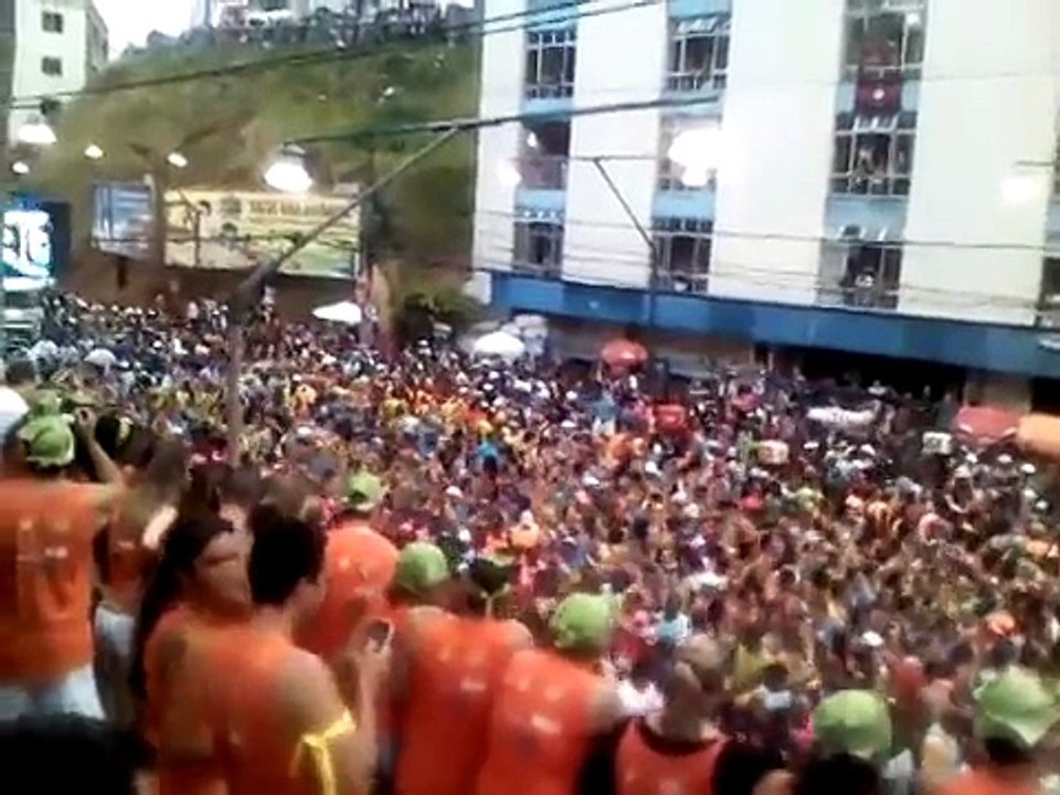 Chiclete com Banana passando pelo Camarote Cerveja & Cia 19/02 Carnaval Salvador 2012