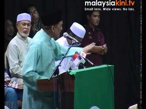 Pakatan vs BN: 12,000 turn to prayer
