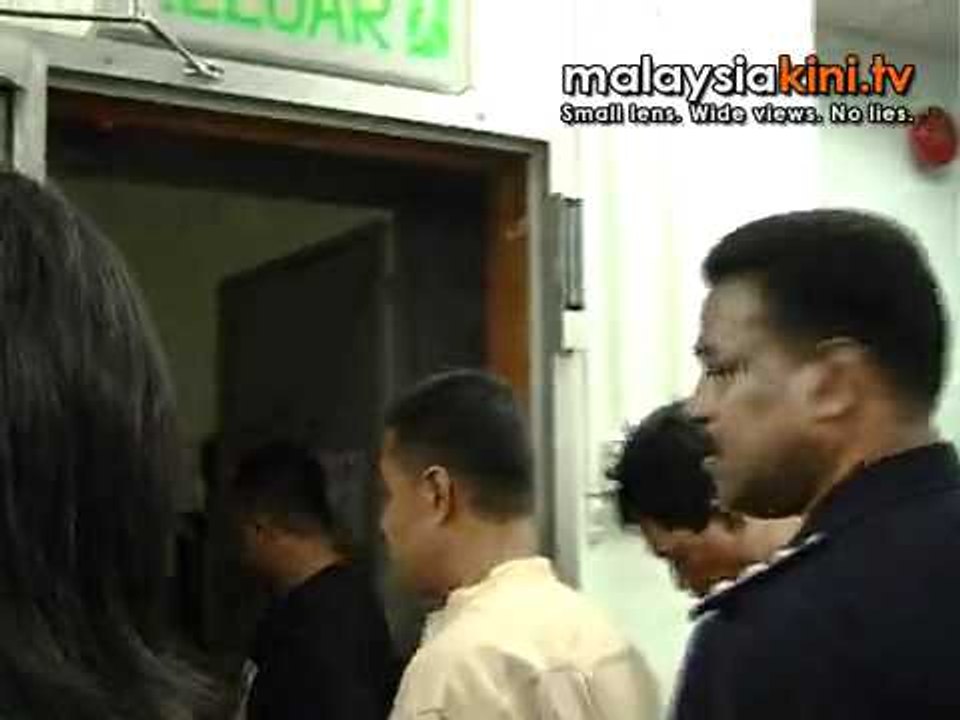 Cartoonist Zunar arrested, new book seized