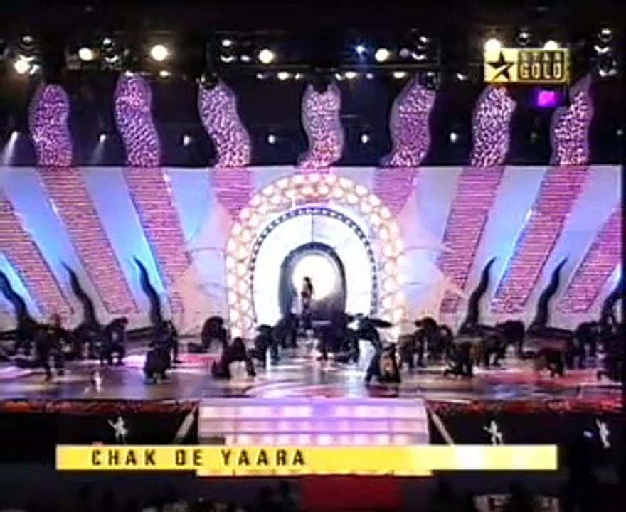 Yuvraj dancing with srk