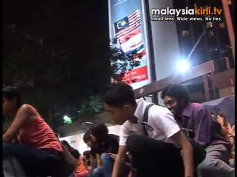 Freeze Tiger Trade Flashmob hit KL streets