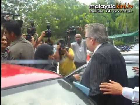 'Threat by email', expert lodges police report