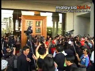 Near pandemonium at the 'Palace'