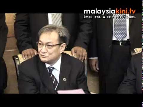 'Suspend pol sec' demand to Najib