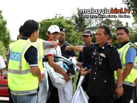 Ruckus over 'BN zalim' billboard