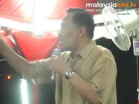 Anwar woos Chinese voters