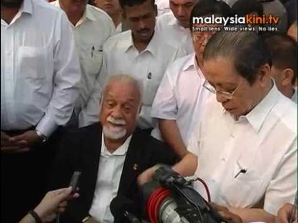 Karpal Singh at Teoh's Funeral