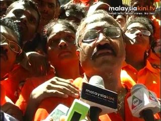 Download Video: Supporters throng Bt Caves for Uthaya's hair offering