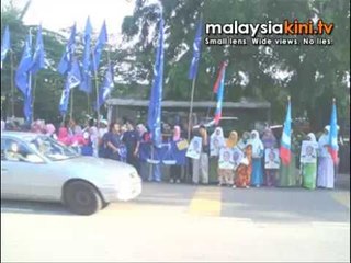 S Manikumar casts his vote