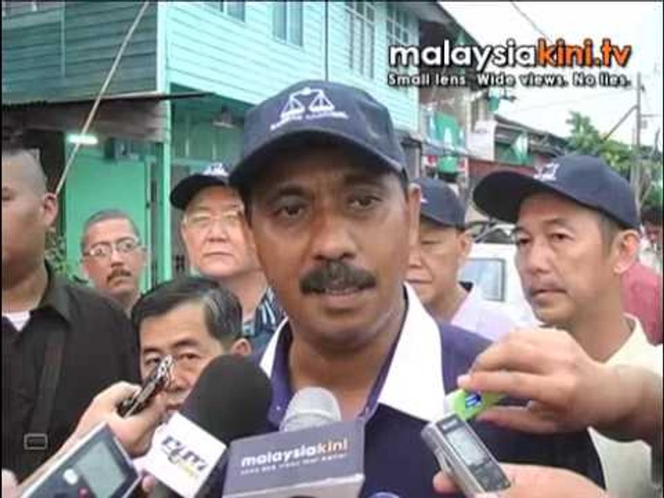 Ismail woos the Chinese