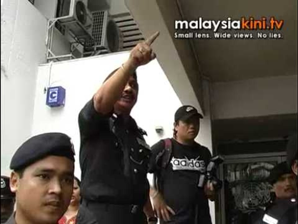 500 protest against war in Sri Lanka