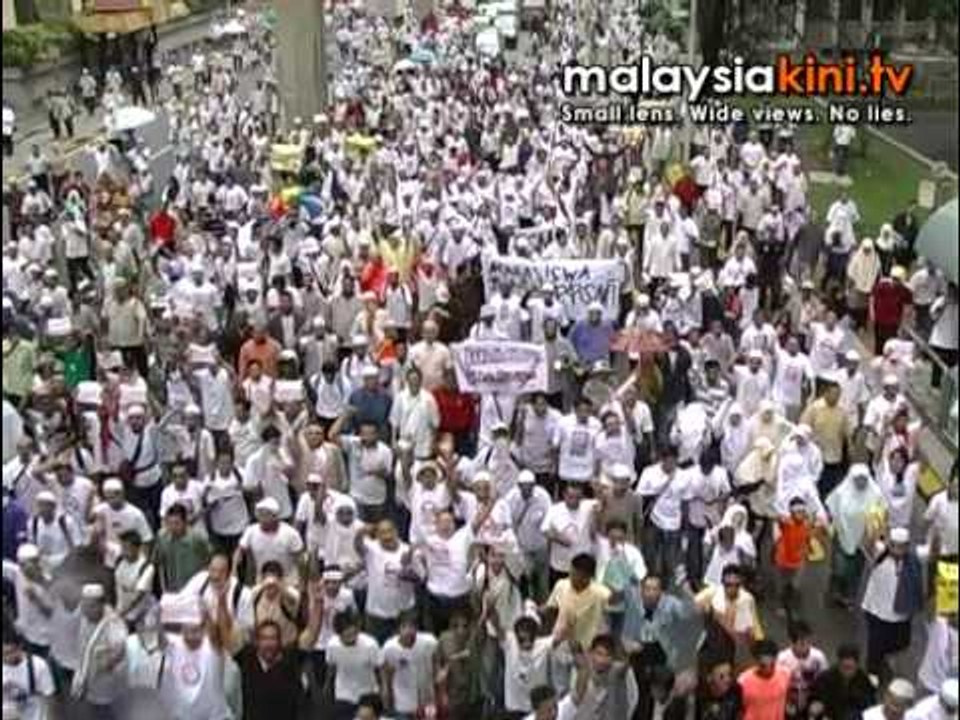 Language march: Tear gas fired