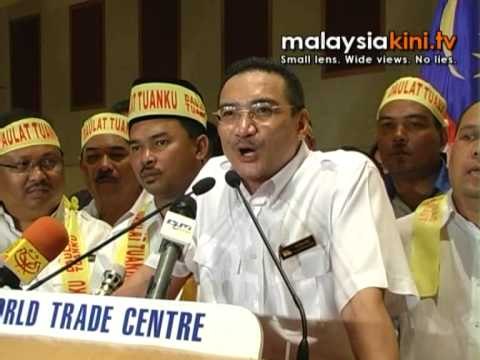 Umno youth show of support for Royals - Part II