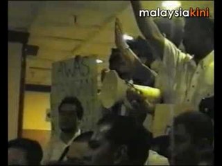 Download Video: The storming of Apcet II by Umno Youth - Part1