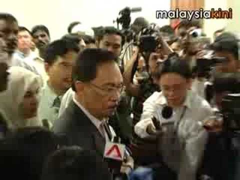 Anwar urges patience in bid to remove gov't