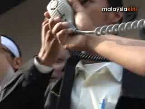 Rival groups unified in protest