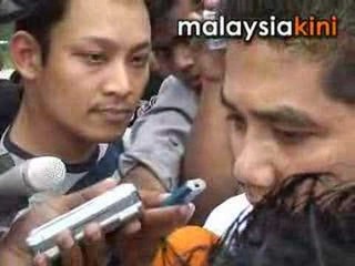 PKR entourage fetches Anwar from embassy