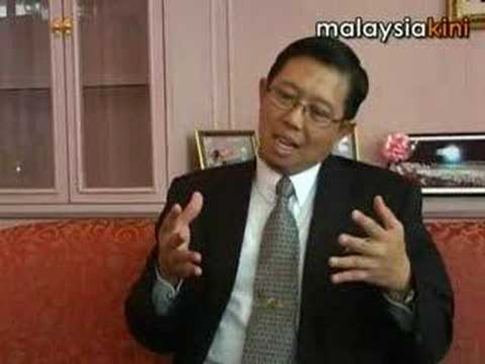Nizar's tight balancing act in Perak