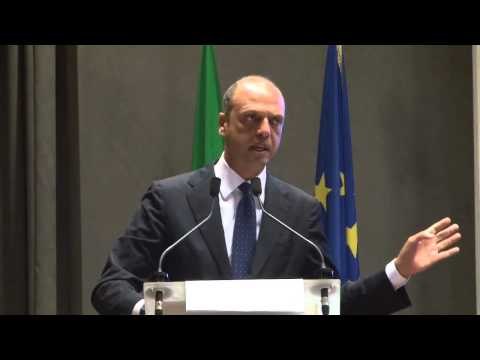 Roma - Il ministro Alfano al Viminale sul bilancio dell'attività antiterrorismo (11.09.15)