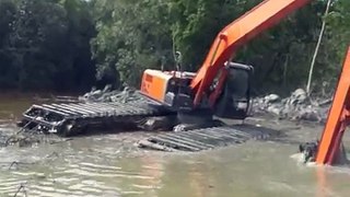 amphibious excavator dredging
