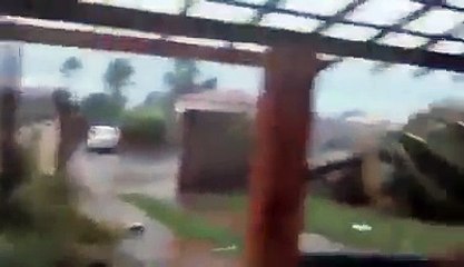 Temporal destrói casa em Panorama