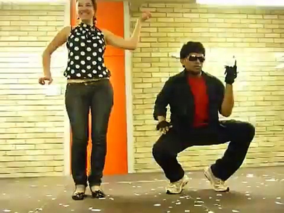 English girl dancing for MEGASTAR CHIRANJEEVI SUPER HIT SONG