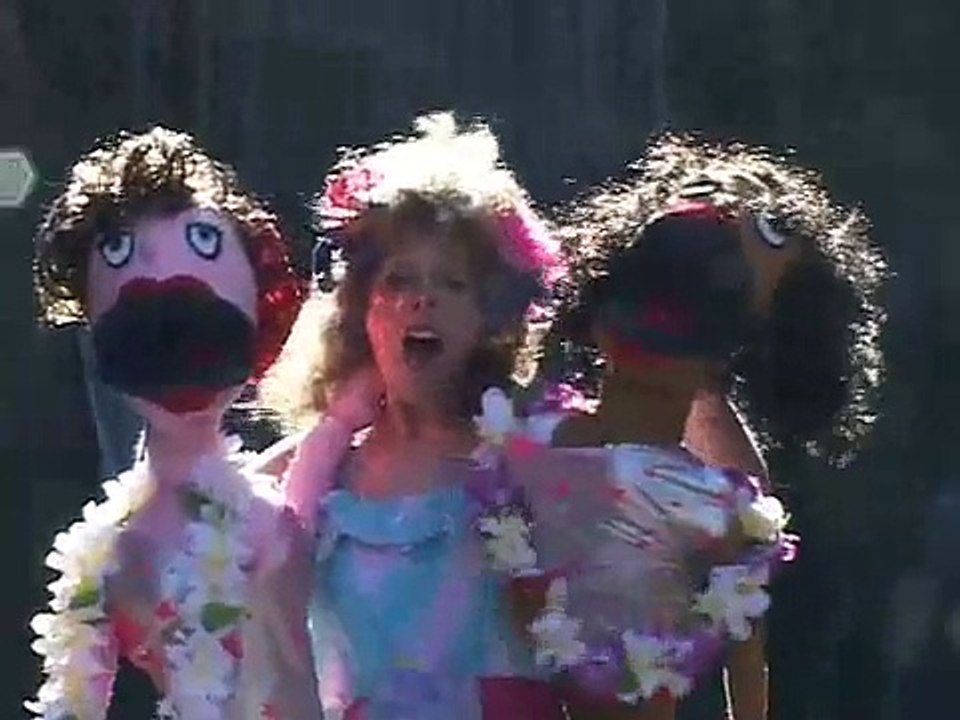 Uni & Her Ukelele "Mahalo Maui Rose (Waterfall Version)"