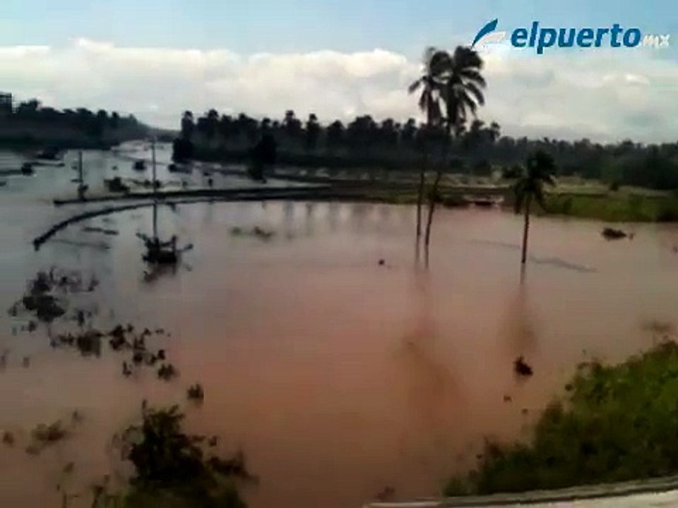 Incomunicado el aeropuerto internacional de Manzanillo
