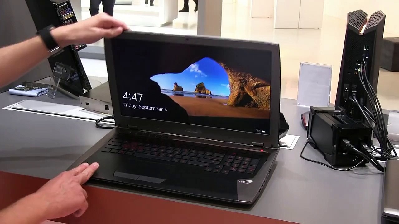 IFA 2015: Asus GX700 Gaming-Notebook mit Wasserkühlung