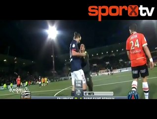 Zlatan'dan alkışlanacak hareket! Formasını çıkardı ve...