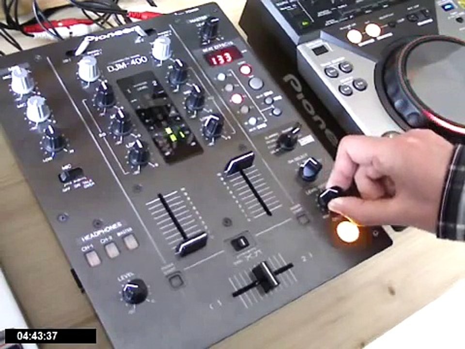 DJ Tipps n Tricks: DJM 400 - The LOOP / ROLL effect - What is it ? What can u do with it ? [Engl.]