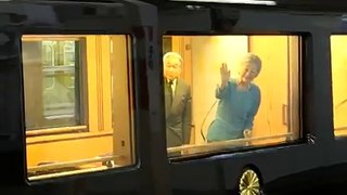 Despedida a los Emperadores del Japón partiendo a bordo del tren imperial -Septiembre 2010