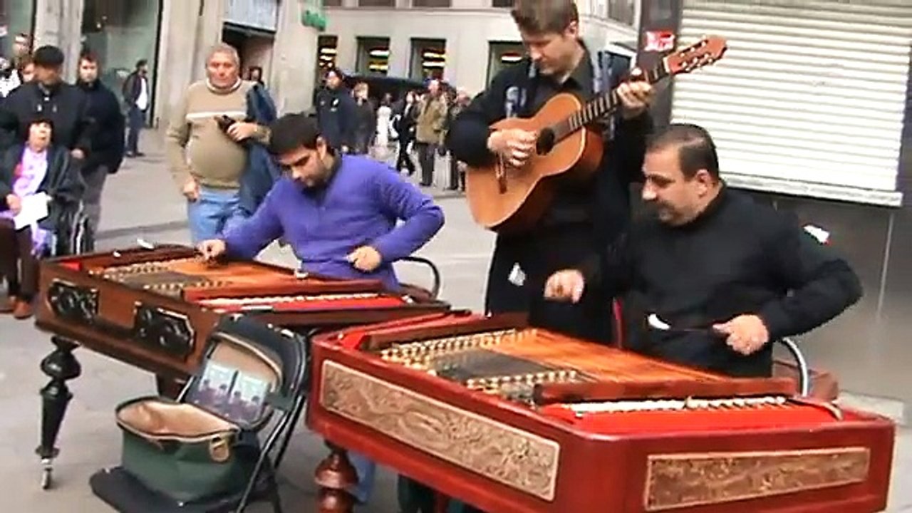 Cimbalo Húngaro en la Plaza del Sol