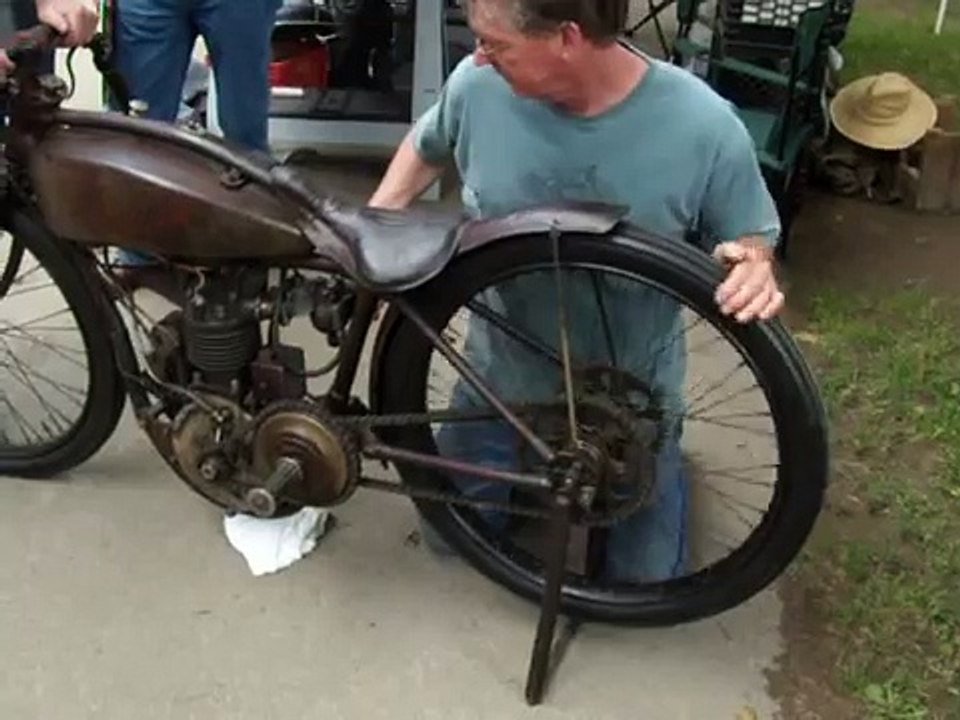 Hand starting of a 1926 Indian Flat Track Racer