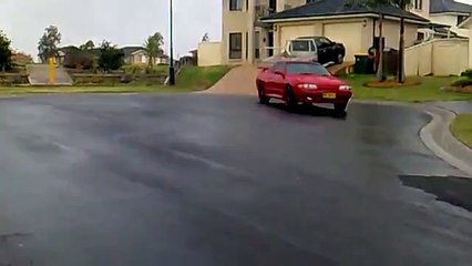 Skyline R32 GTS-T having fun in the rain