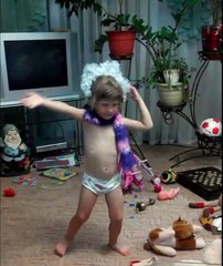 Ребёнок танцует. Смешные дети видео. The child dances. Funny children videos.