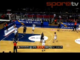 Anadolu Efes dağıldı ama turladı!