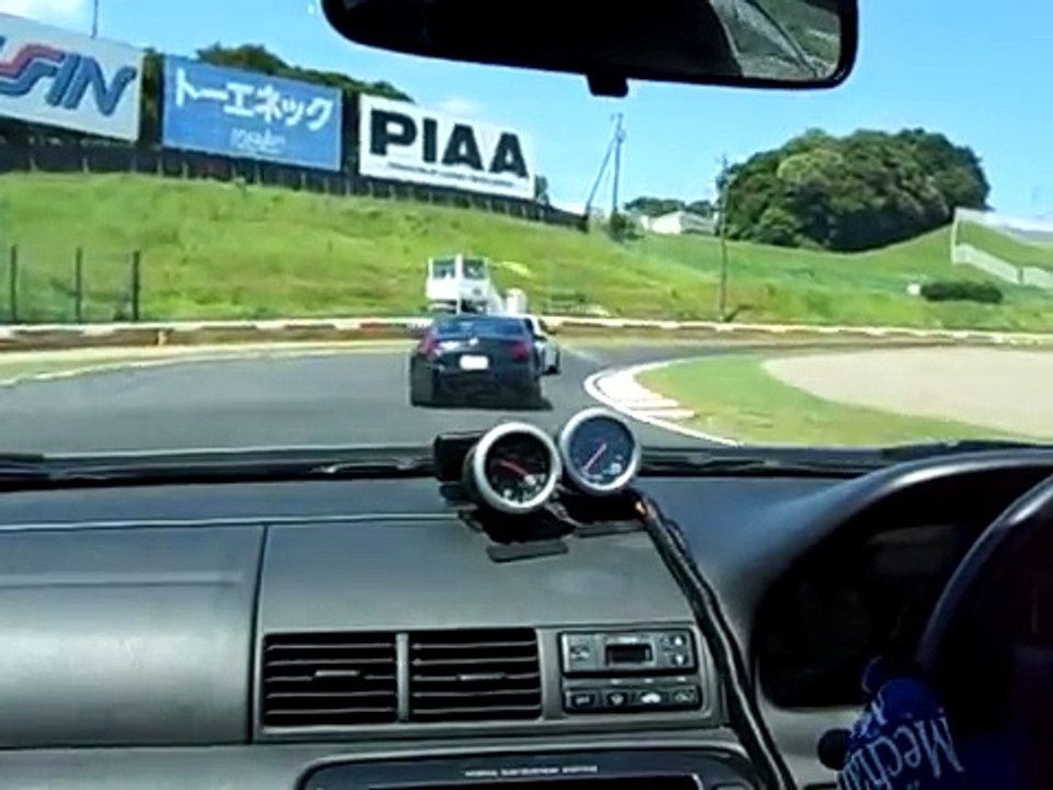 BB6 prelude chases Z33 at SUZUKA