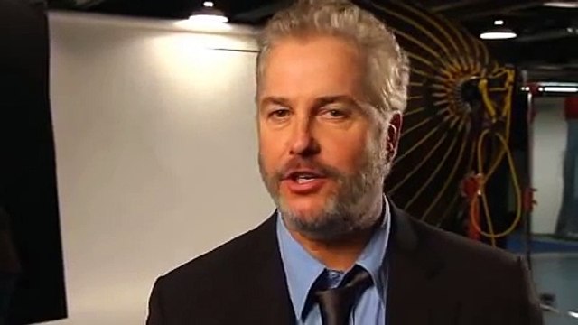 Bill Petersen (Grissom, CSI) and the Basques - euskaraz kantari - singing in Basque