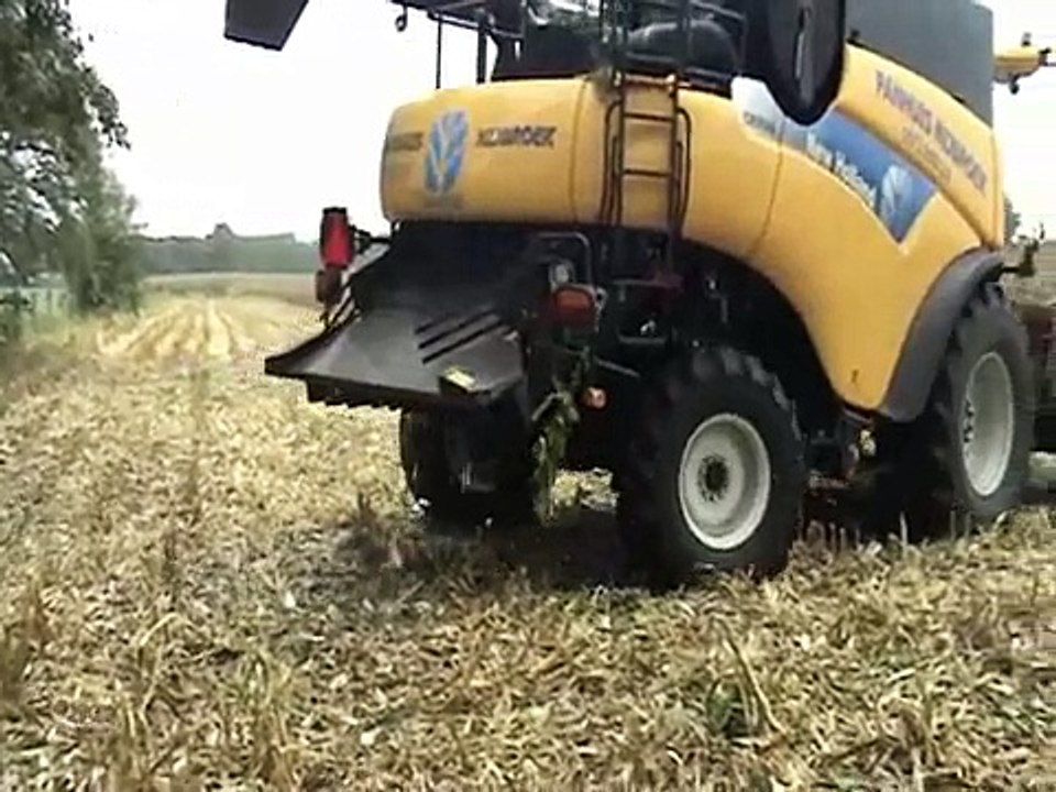 New Holland CR9080 bezig met maisdorsen