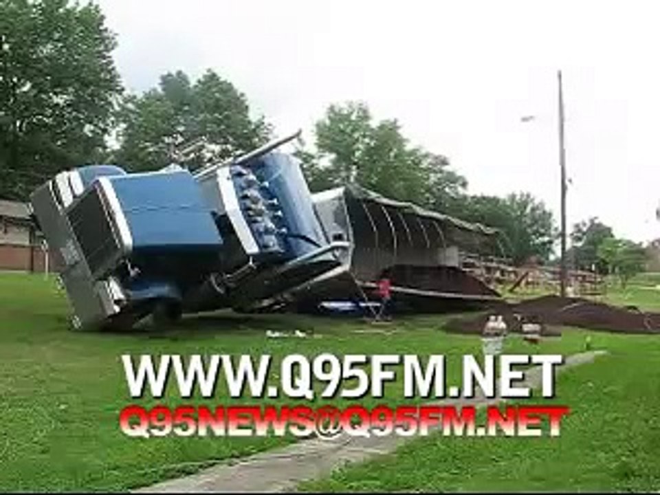 Q95FM NEWS - Truck Overturns In Prestonsburg, KY