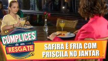 Safira é fria com Priscila durante jantar