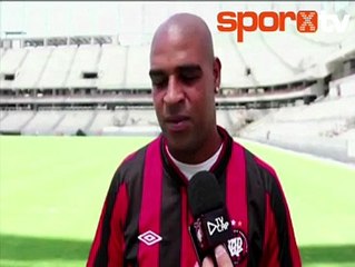 Adriano futbola geri döndü...