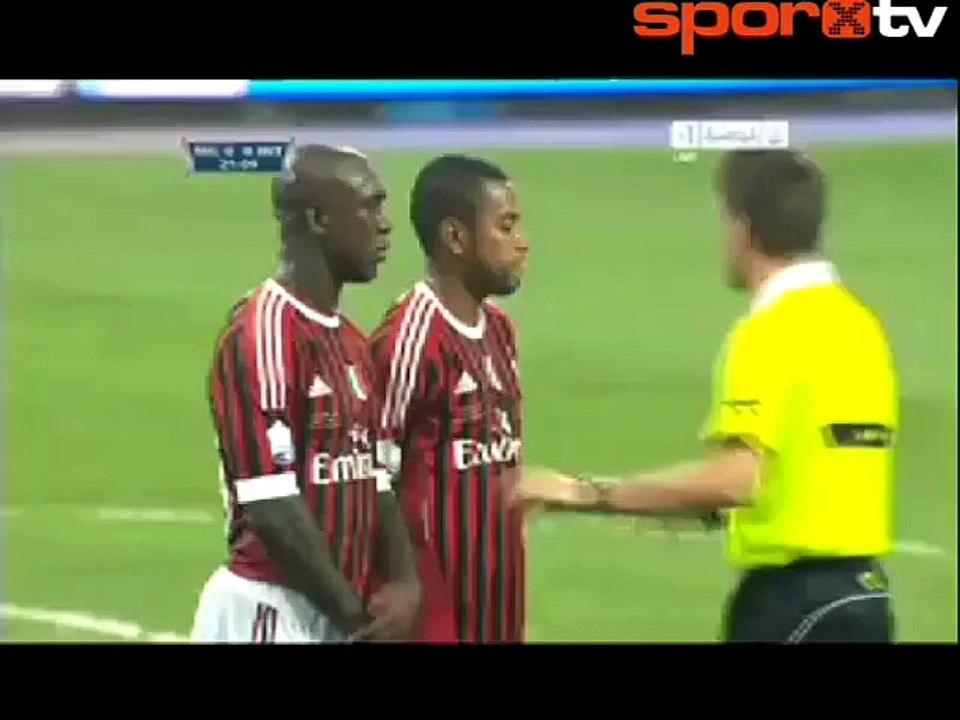 Wesley Sneijder'den harika frikik golü!